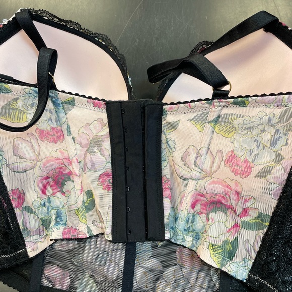 victoria’s secret push up corset! - Picture 2 of 3